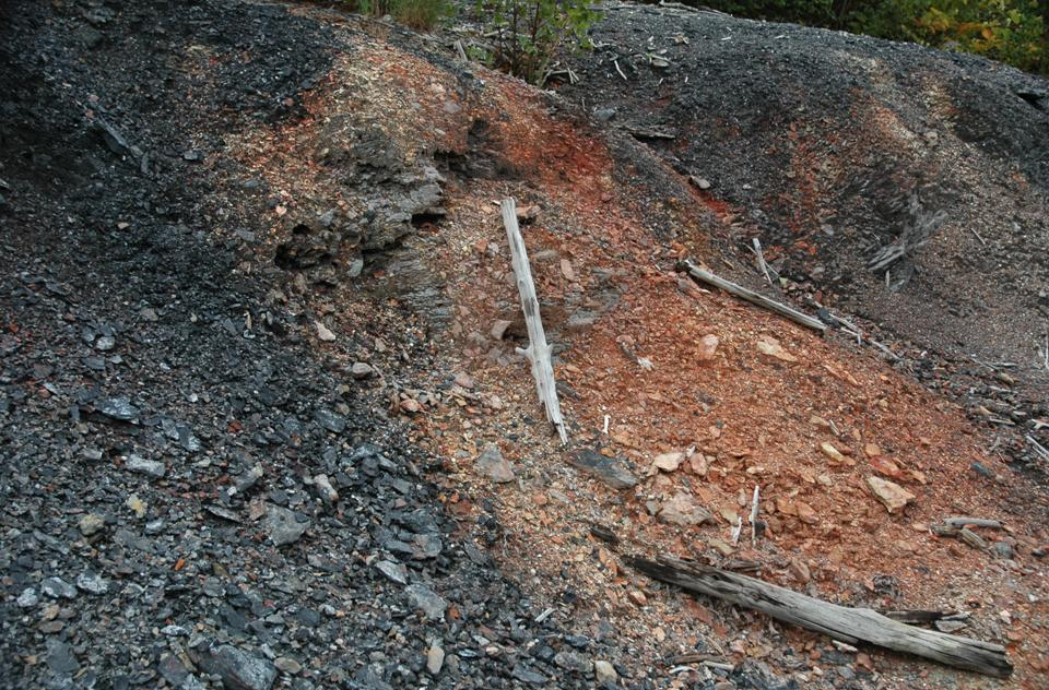 Subsurface coal fire gas vent