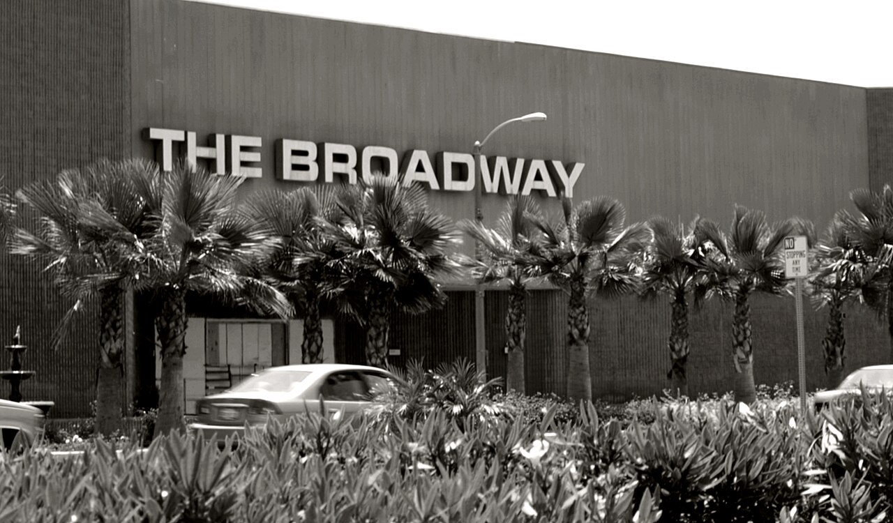 Hawthorne Plaza