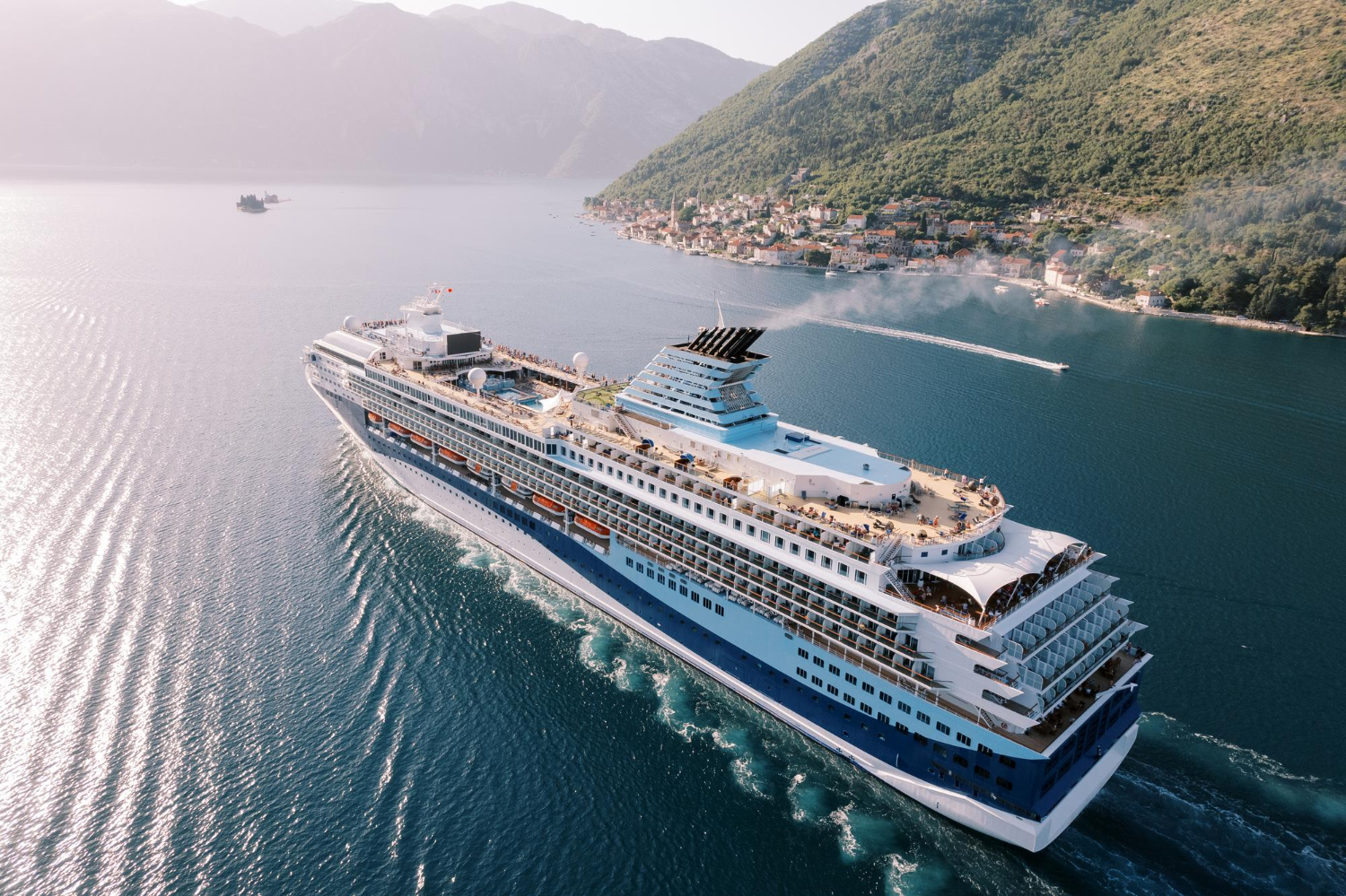 Traveler on cruise