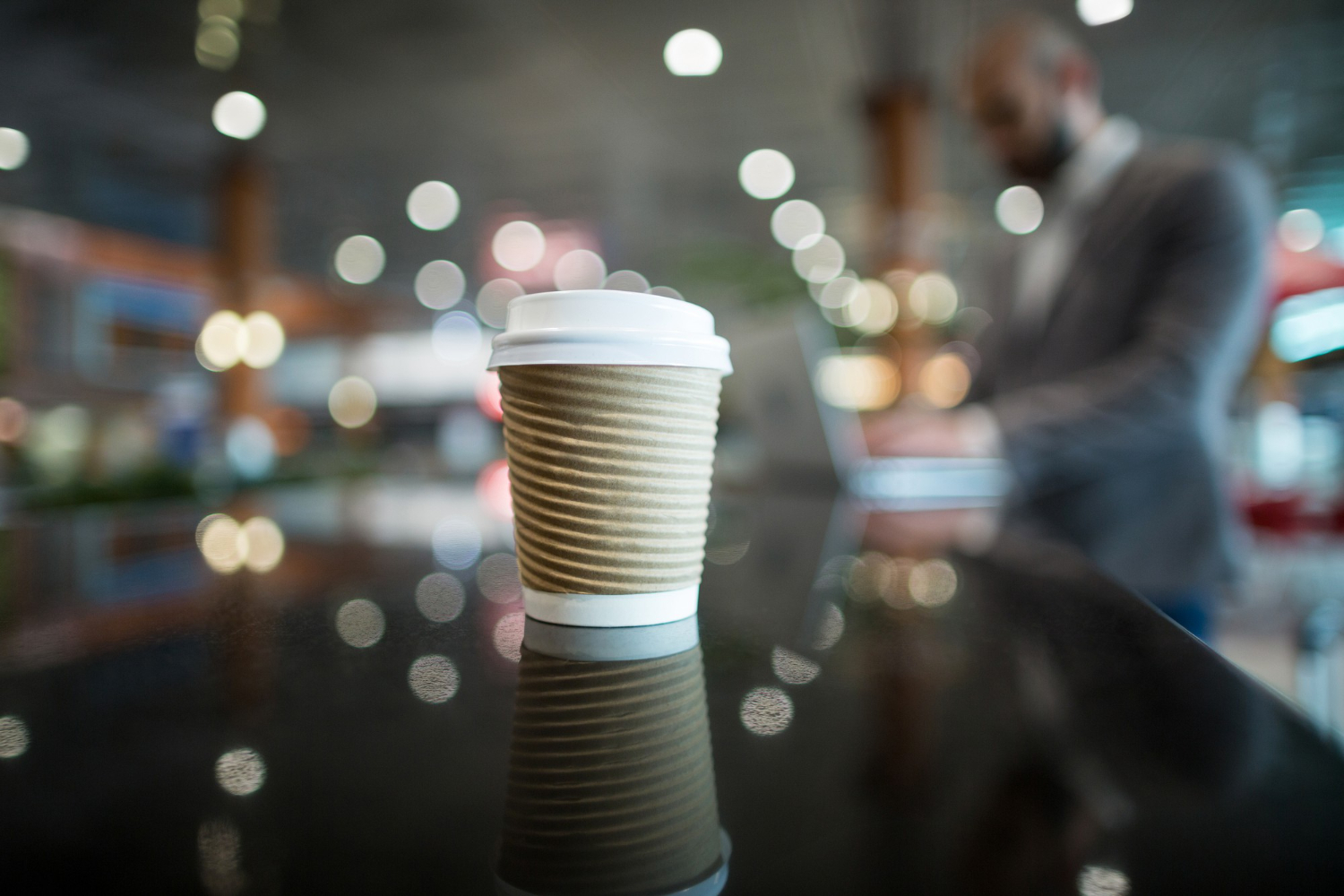 airport food court coffee