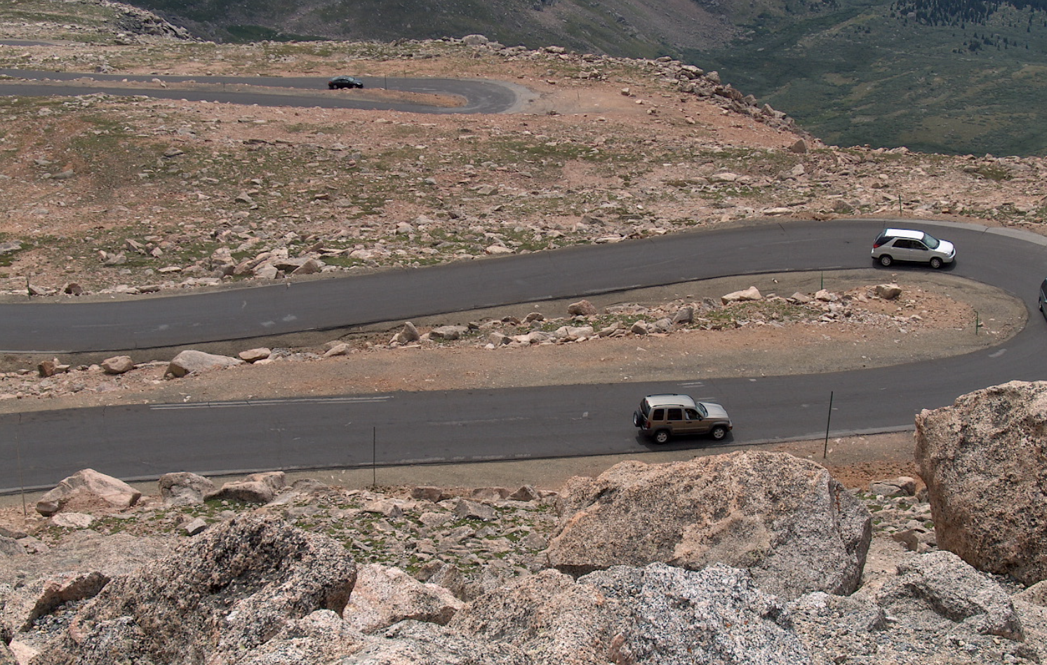 This 28-Mile Drive Will Show You 5 Different Worlds (But Only If Your Body Can Handle 14,130 Feet)