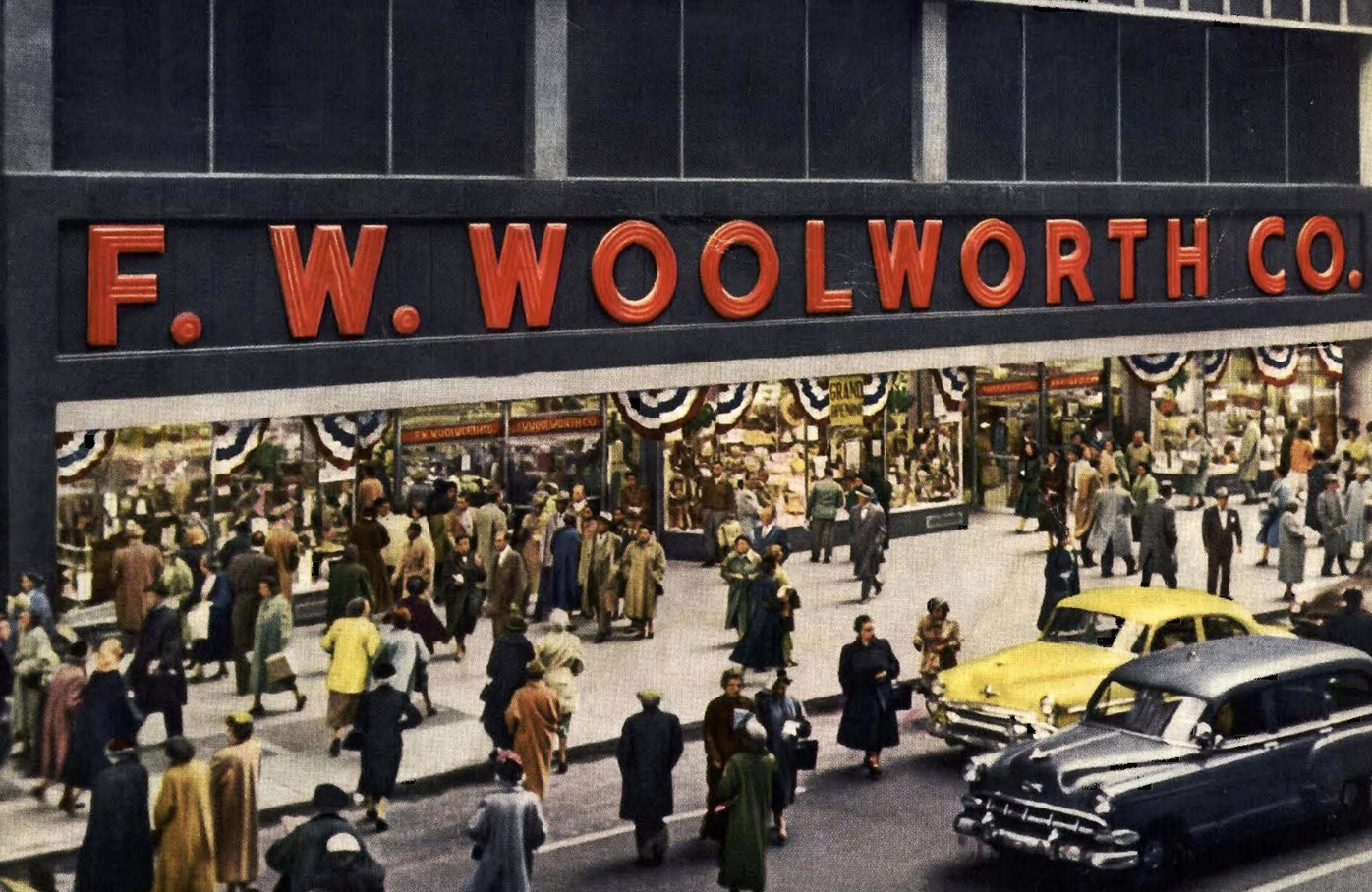12 American Department Stores That Defined the 1970s — and the Year Each One suddenly Closed