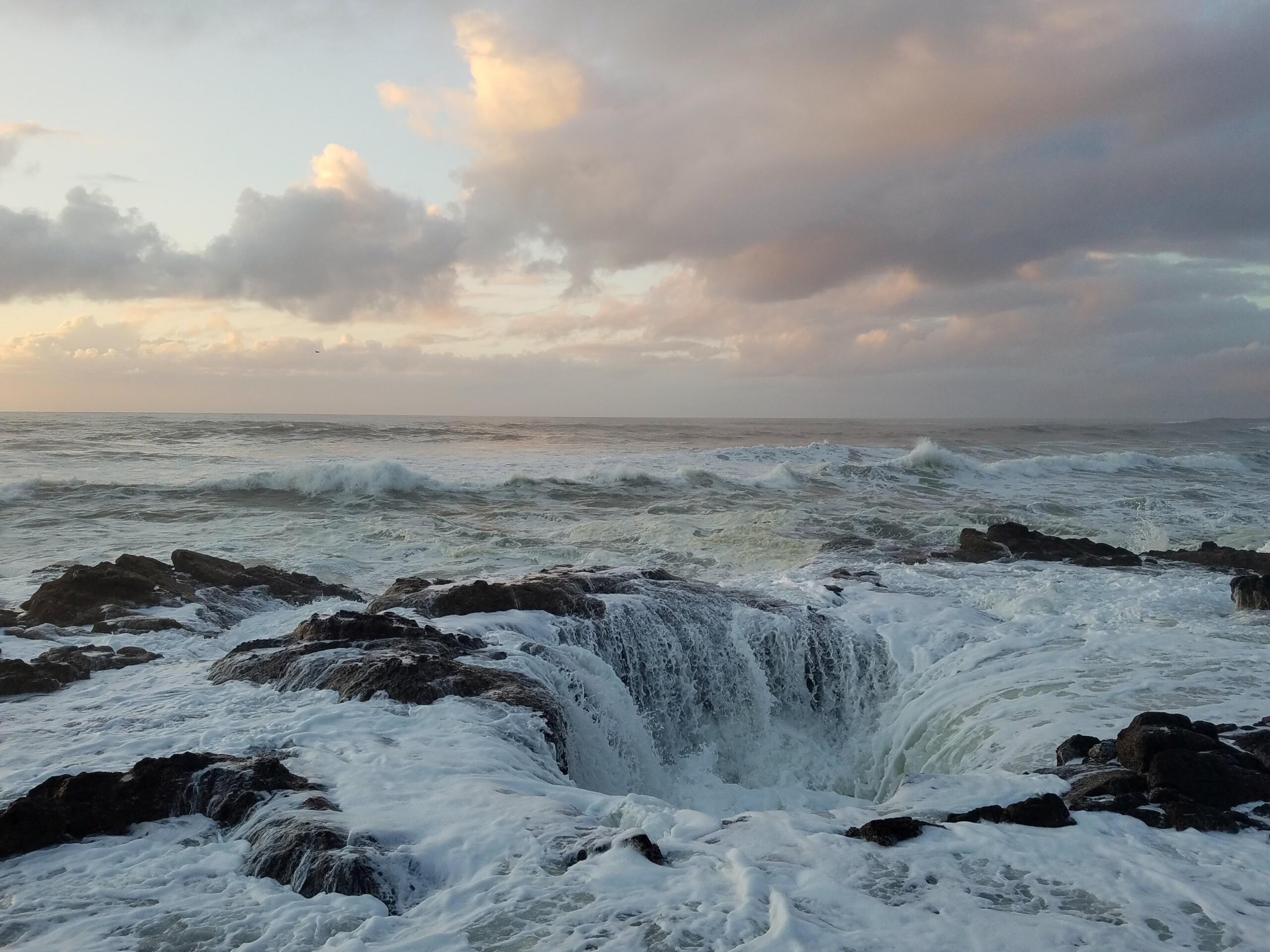Thor's Well, Oregon