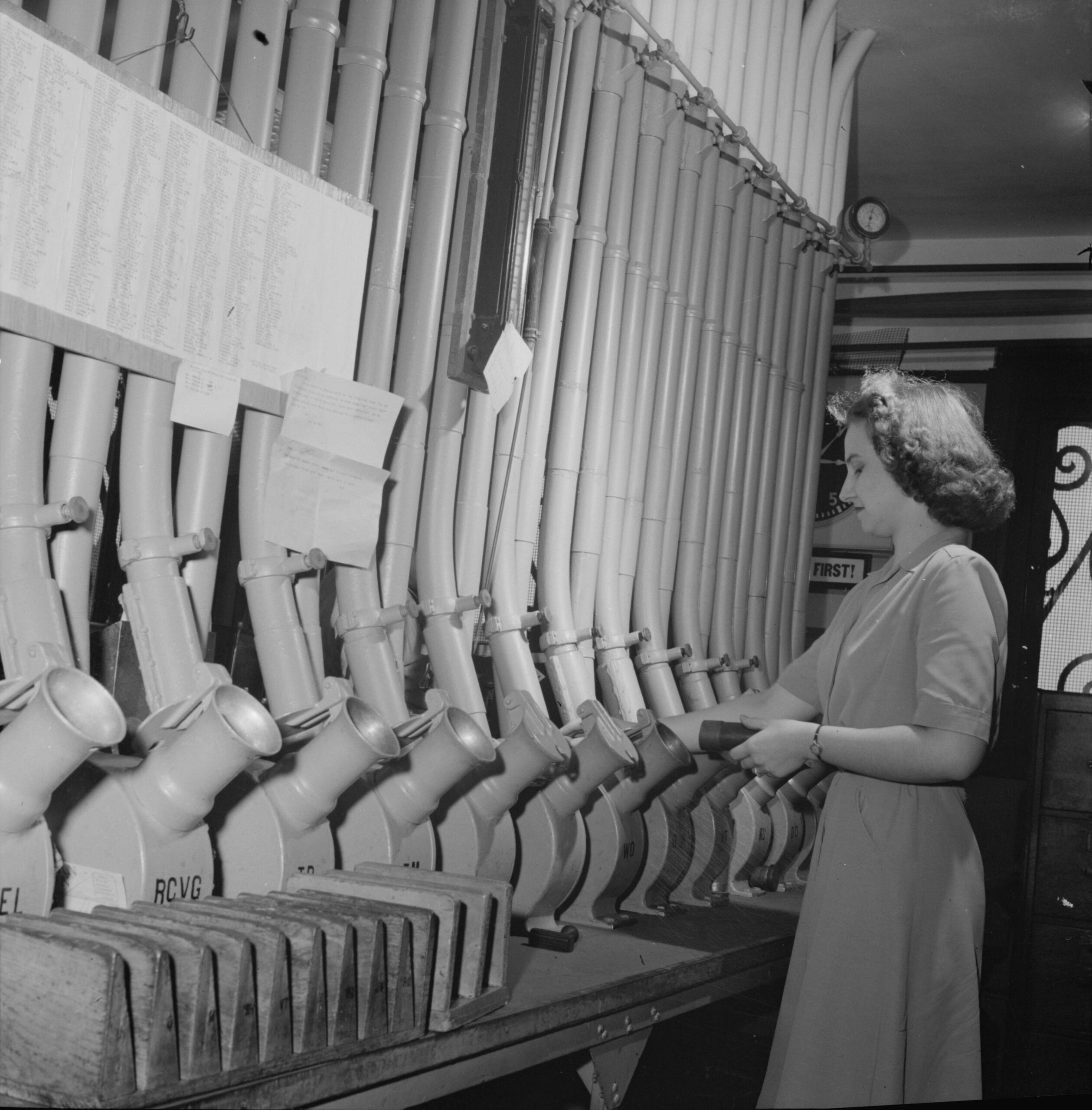 Pneumatic Bank Drive-Through Tube