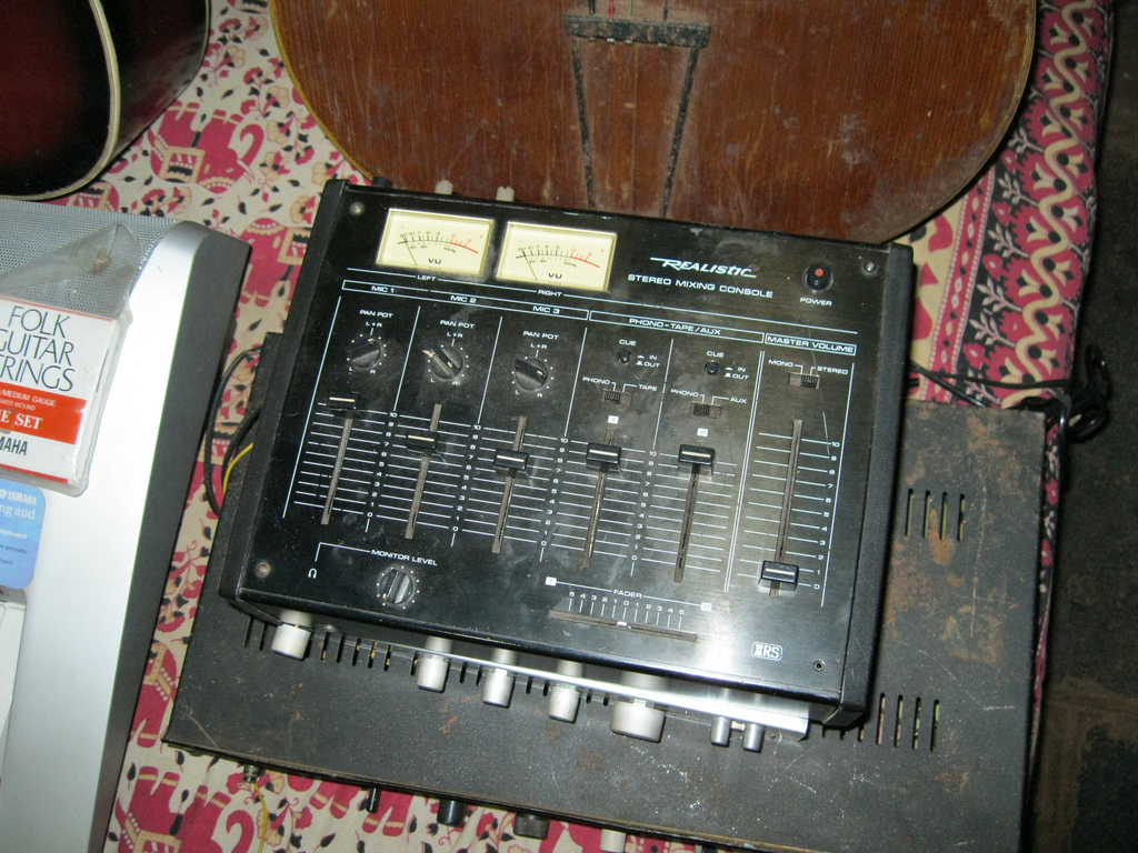 15 Things Every American Living Room Had in 1975