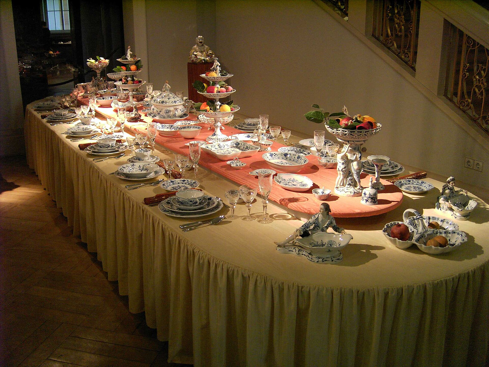 Dining Table Vintage