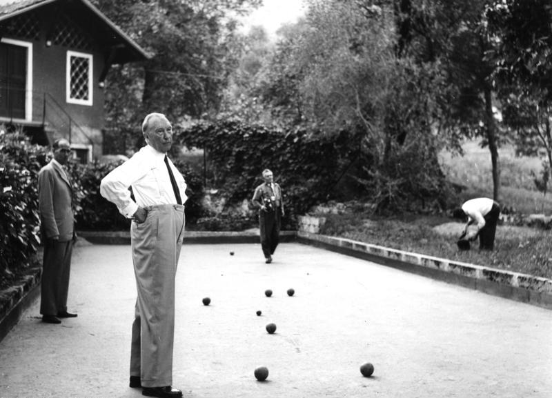 10 Things American Families Did on Summer Evenings Before Air Conditioning