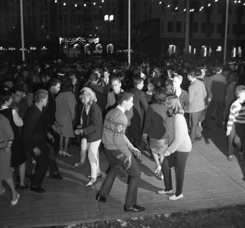 people dancing