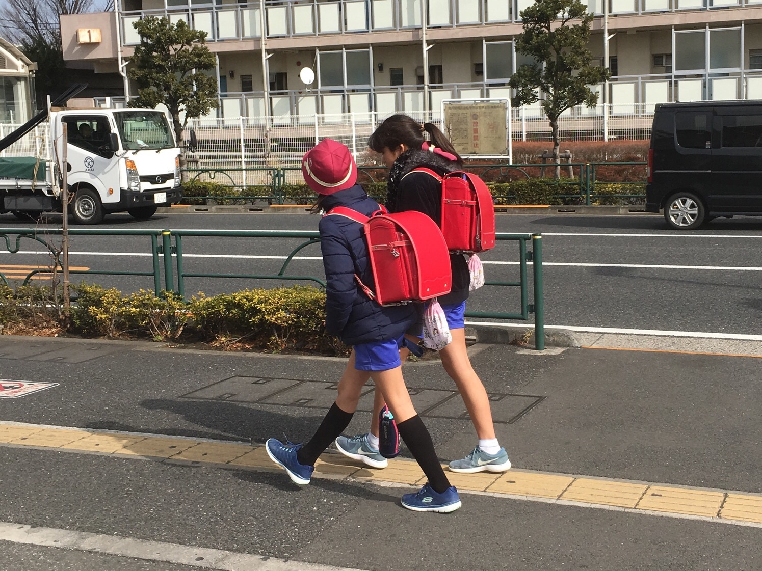 kids with school bags
