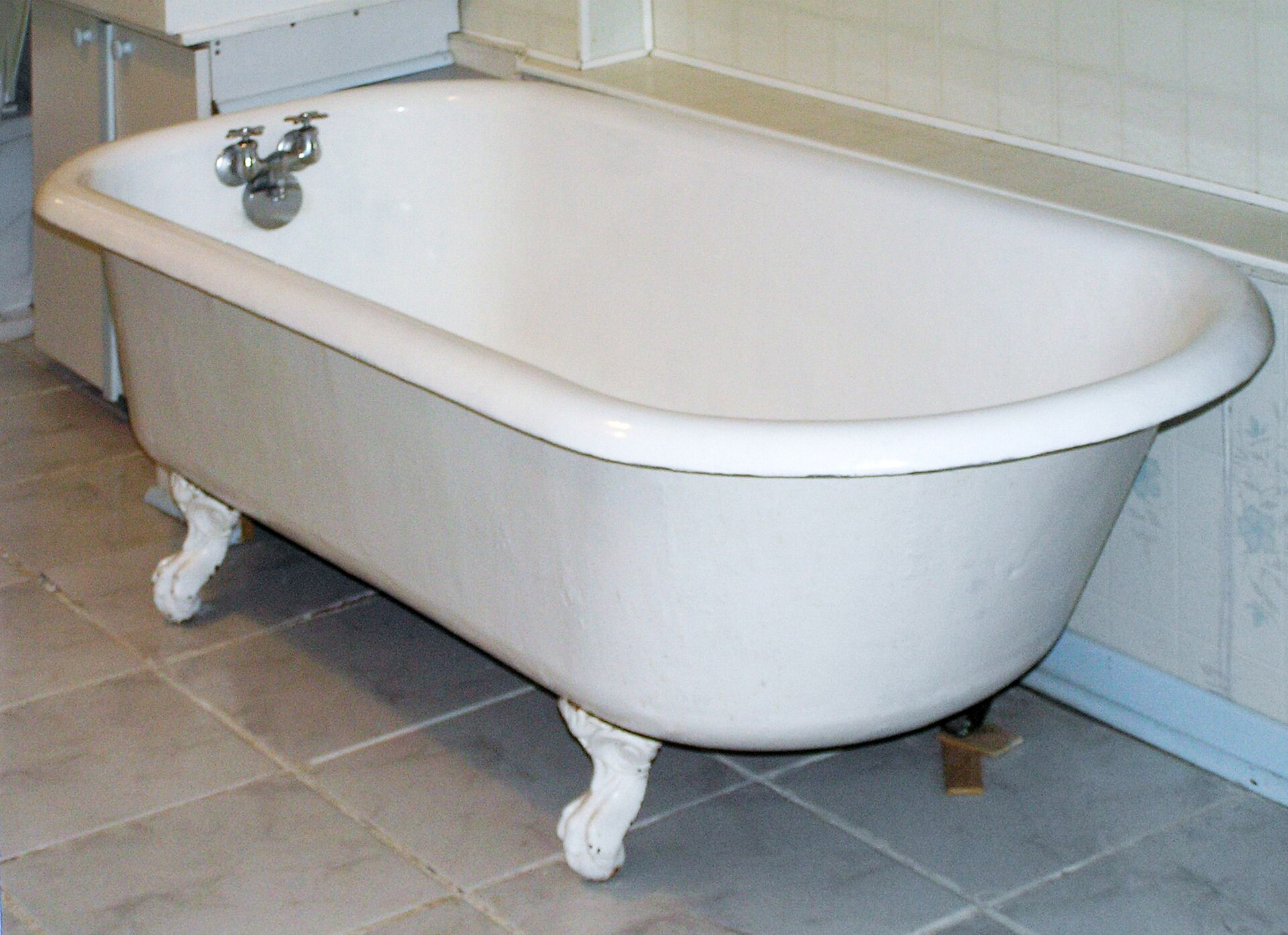The Slightly Embarrassing Things We All Did as Kids but Rarely Admit