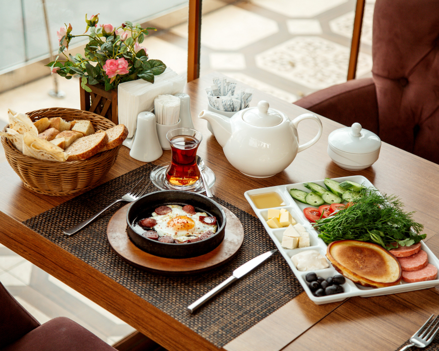hotel breakfast room