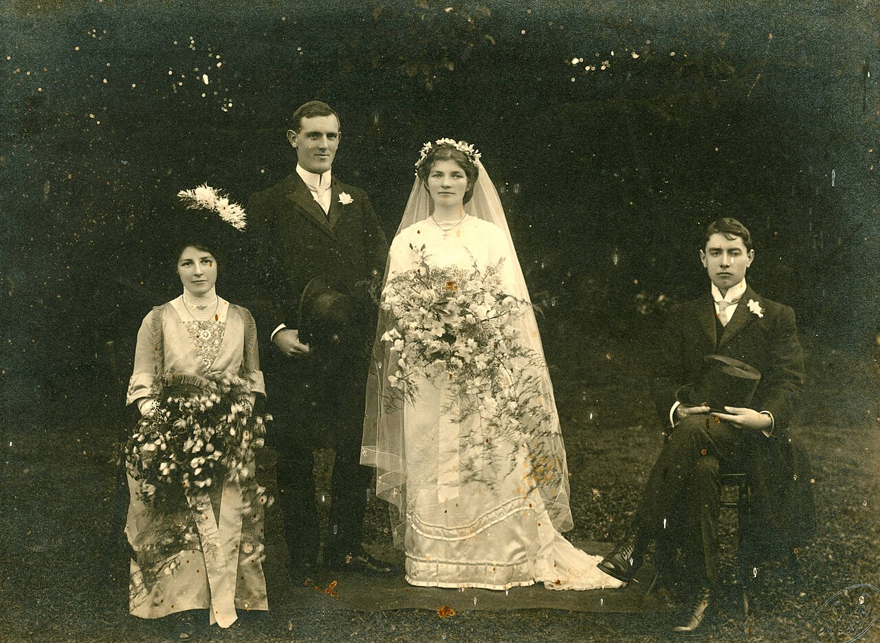 12 Things Every American Bride Packed in Her Hope Chest in 1962