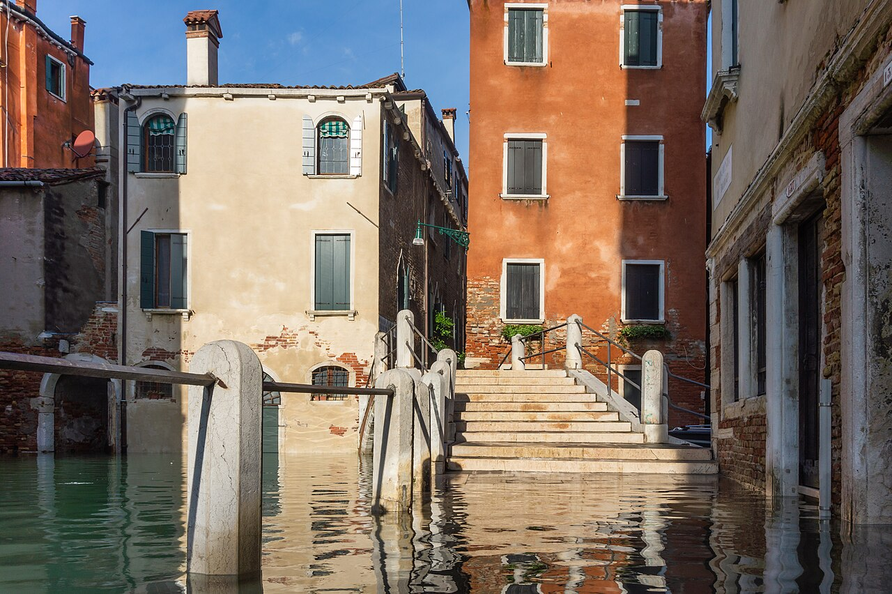Venice acqua alta flooding