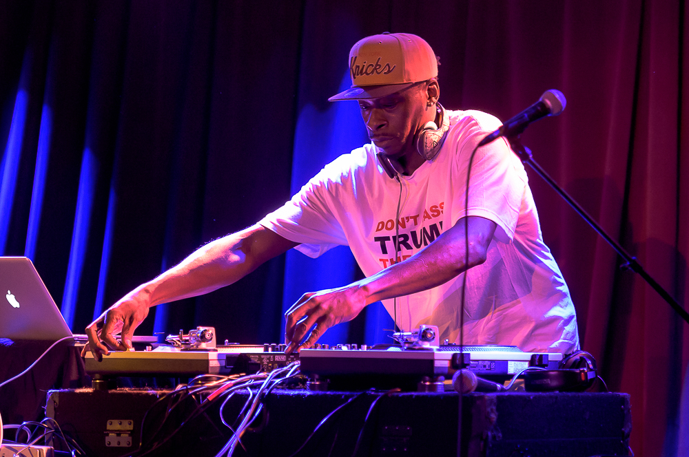 DJ