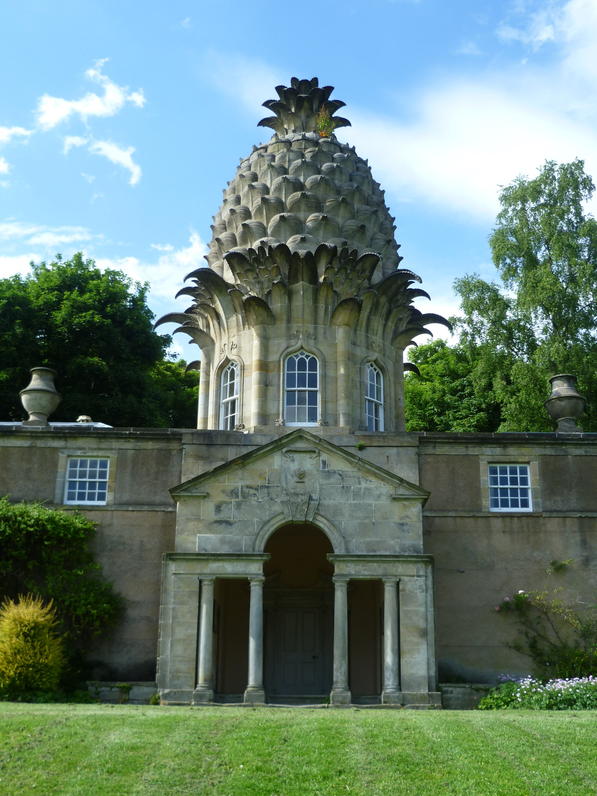 Dunmore Pineapple building Scotland