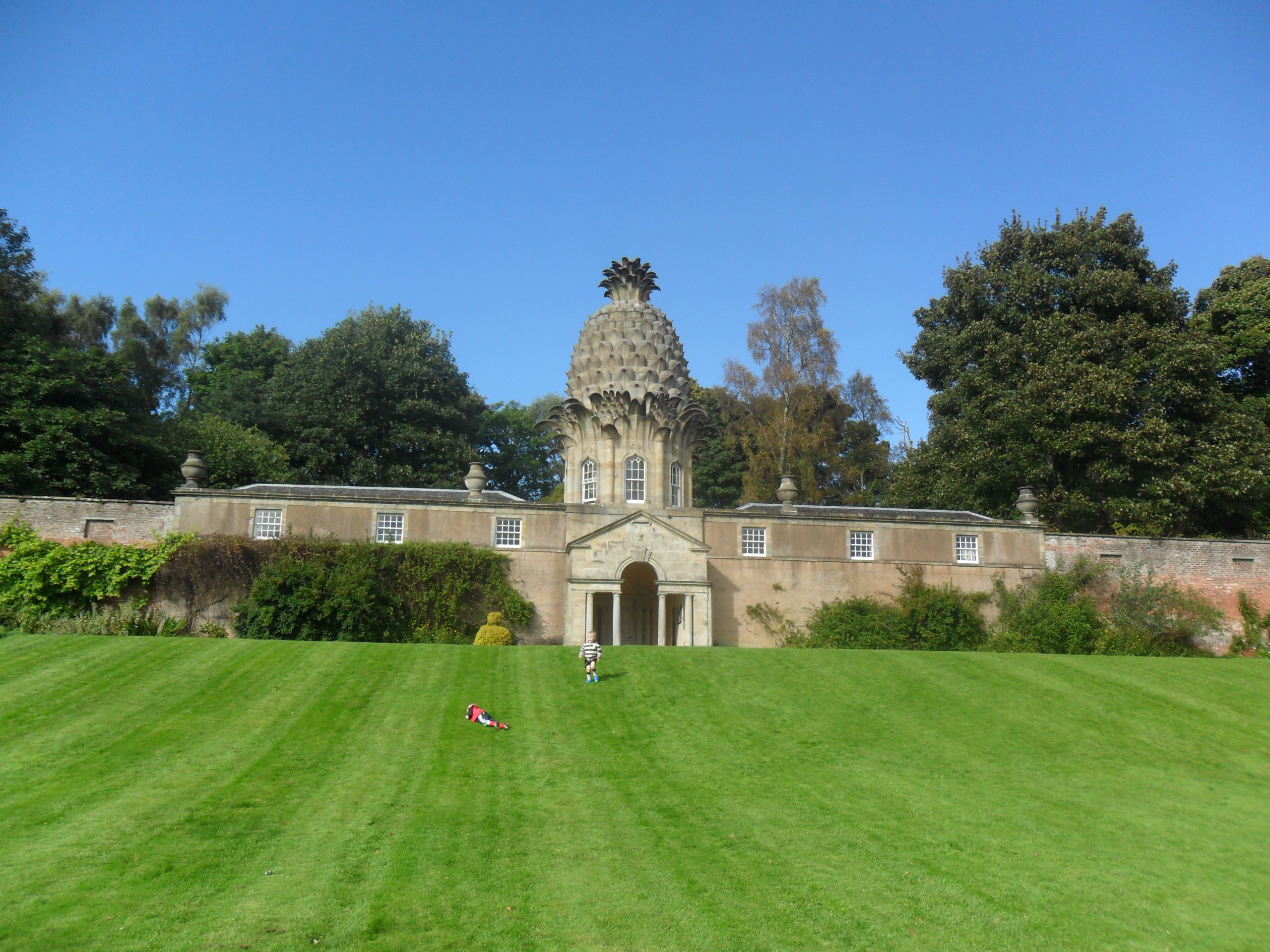 Dunmore Pineapple building Scotland