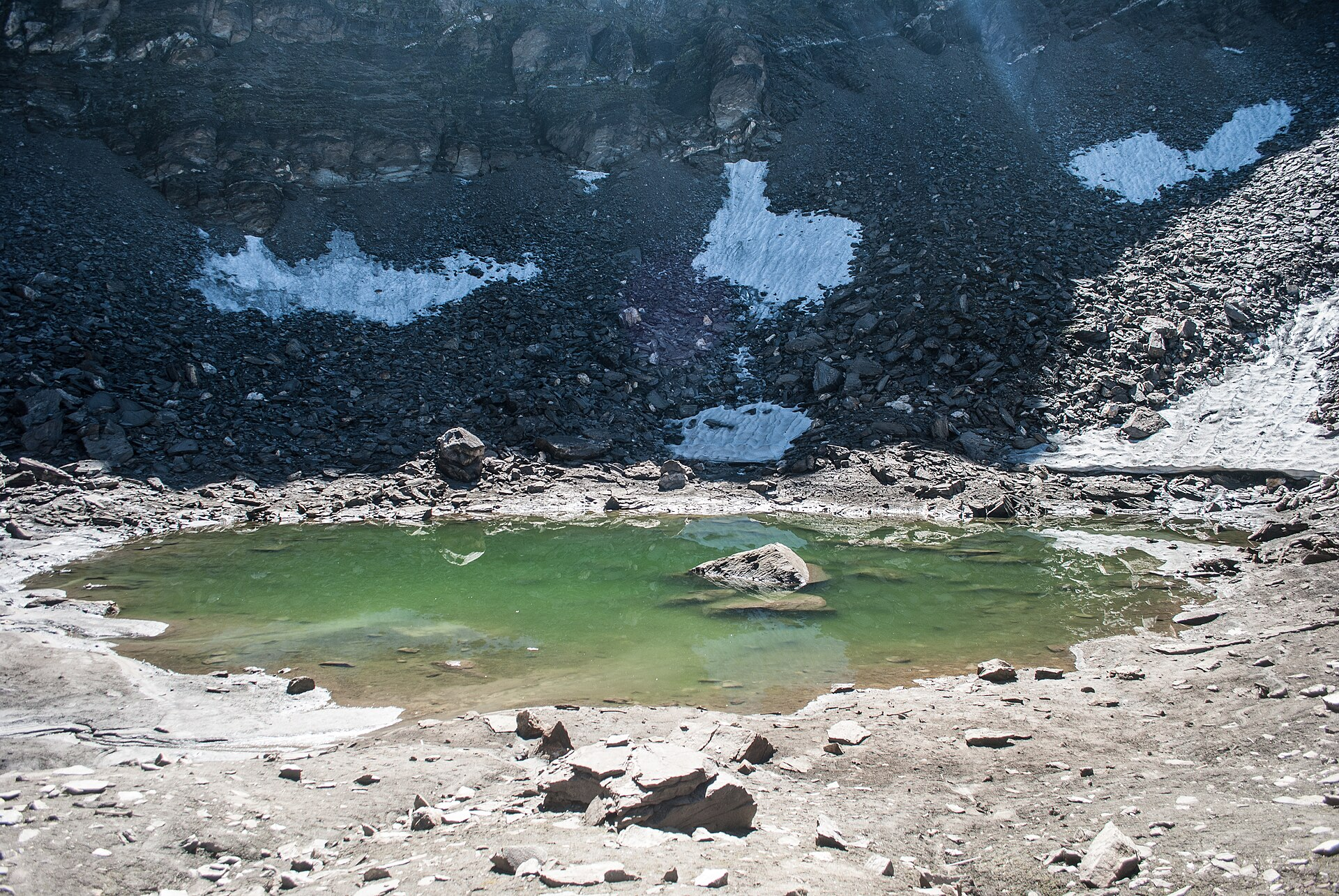 Roopkund Skeleton Lake