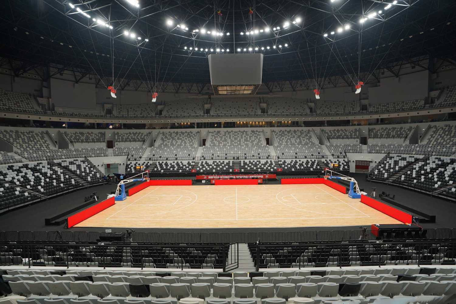 Square Shaped Like an Arena