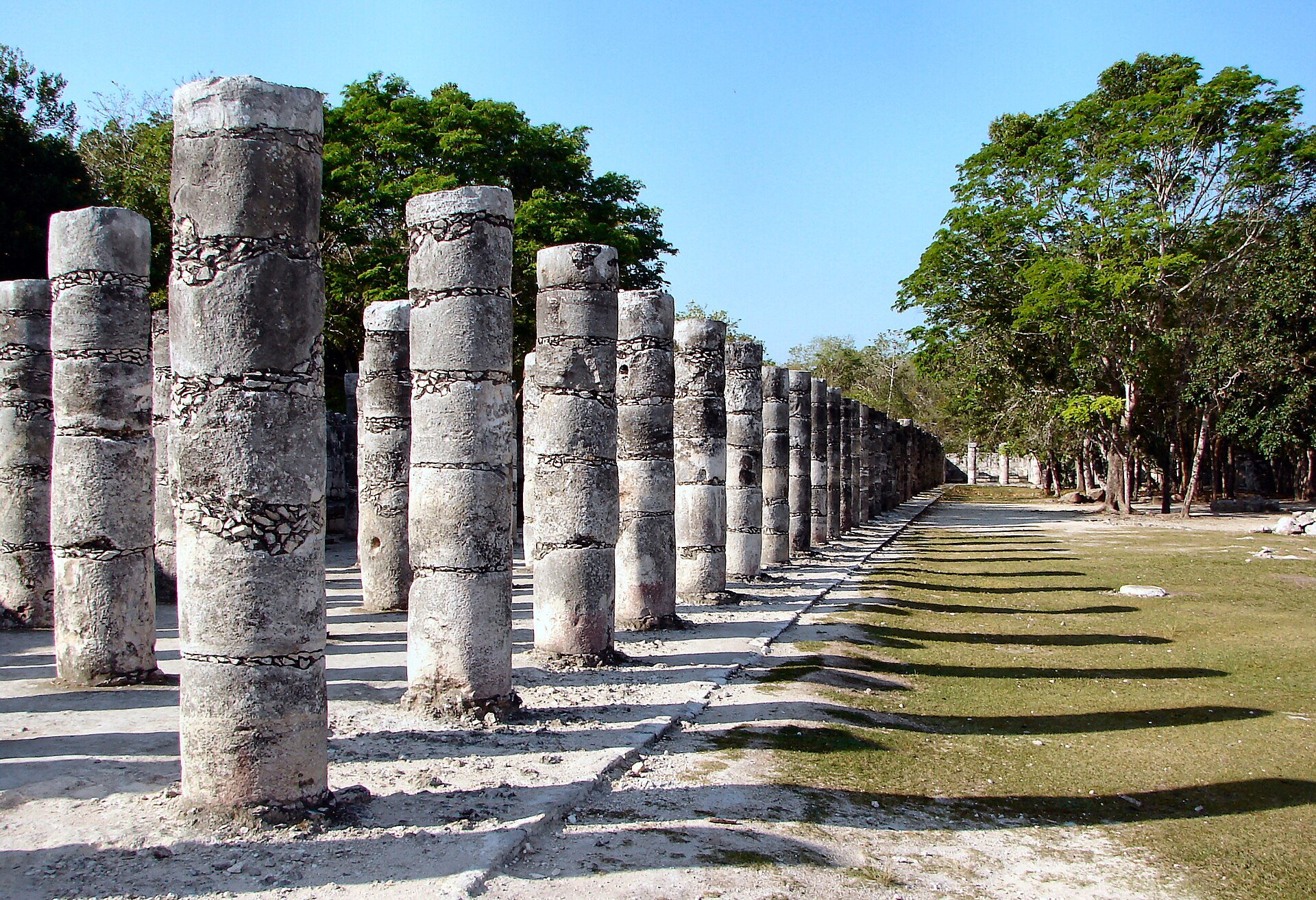 El Castillo Chichen Itza pyramid