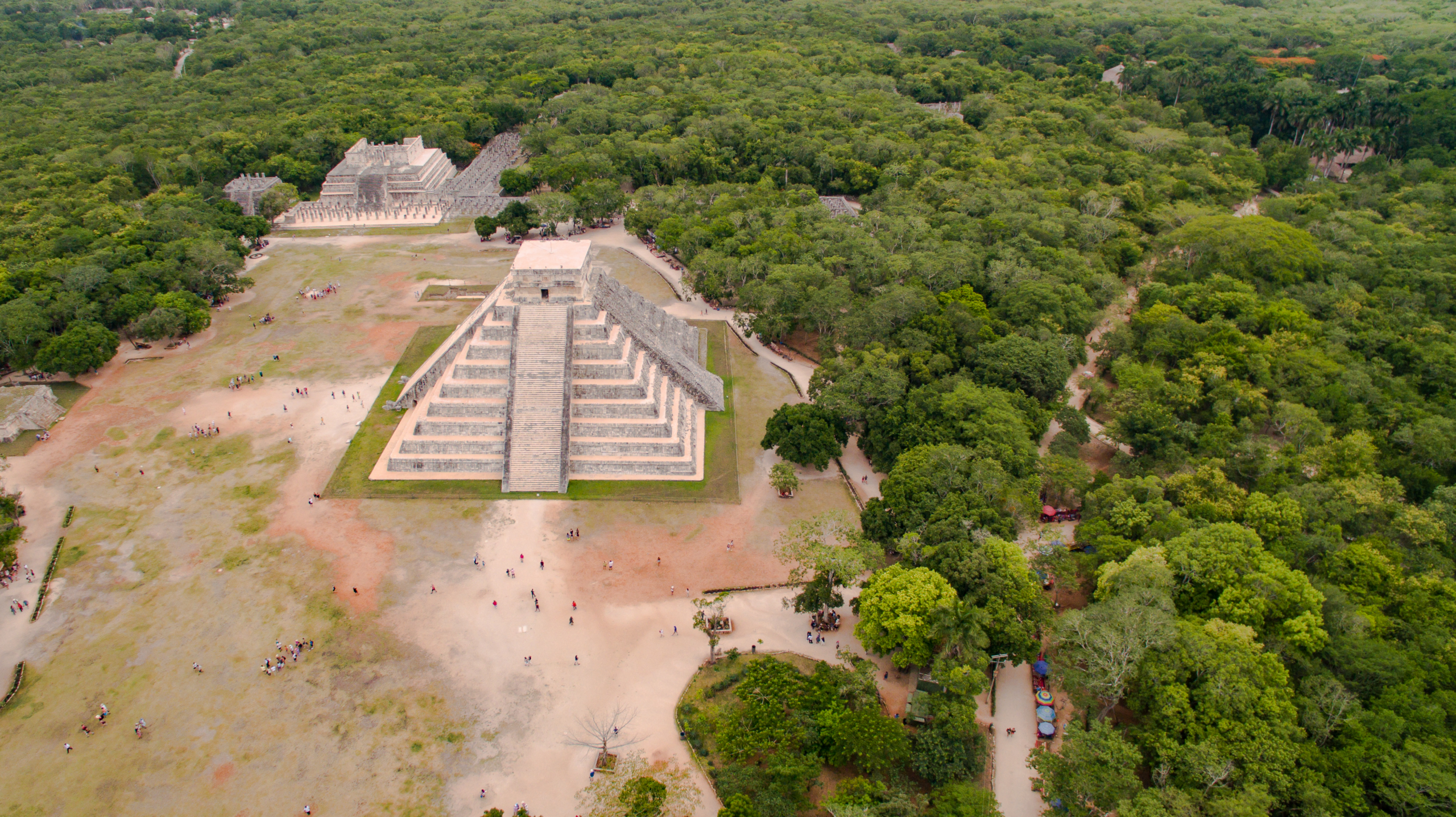 El Castillo Chichen Itza pyramid