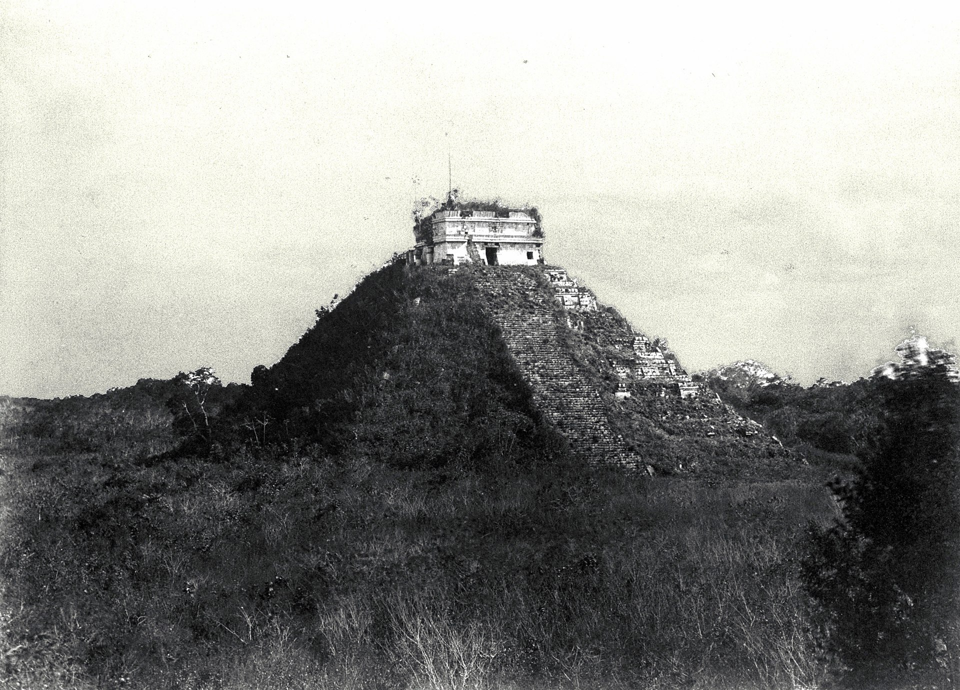 El Castillo Chichen Itza pyramid