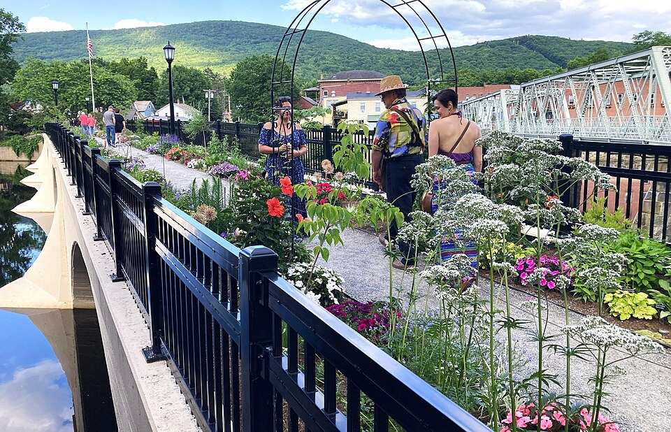 Bridge of Flowers