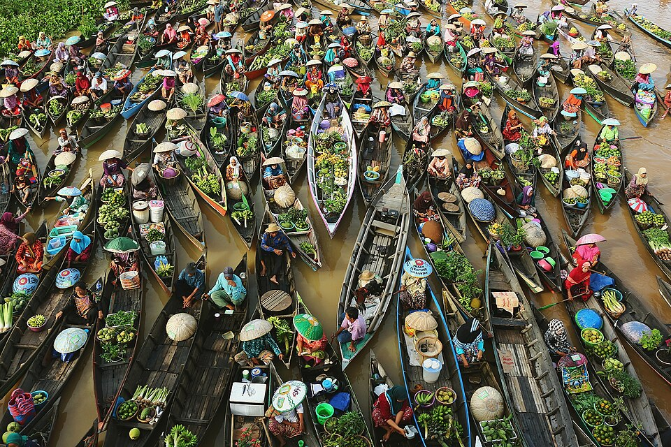 The Floating Markets of the Mekong and Chao