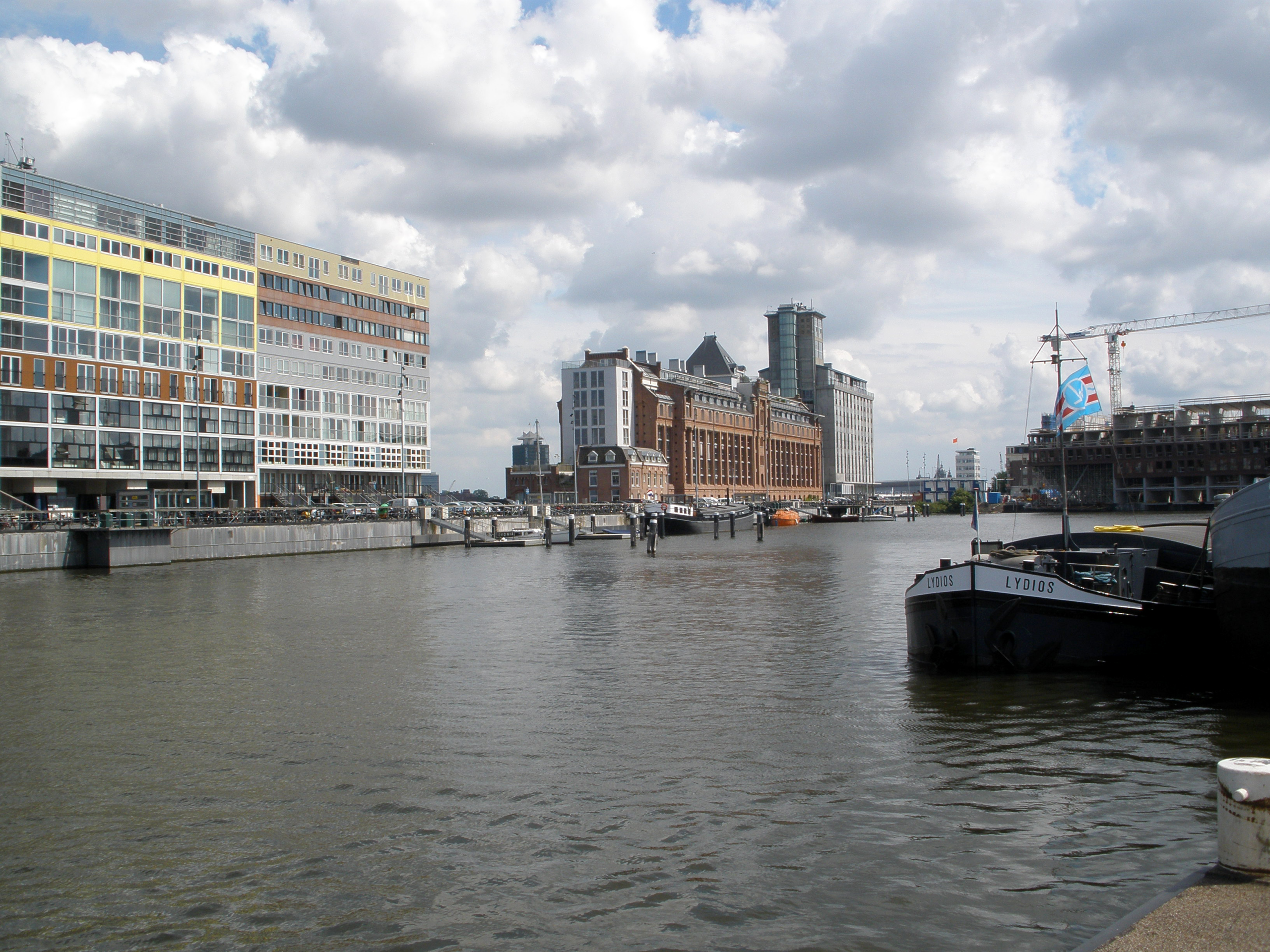 Floating Neighbourhoods of Amsterdam