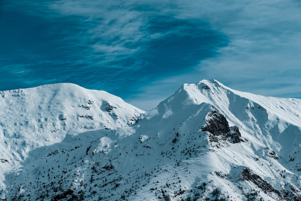 glacial valley mountains