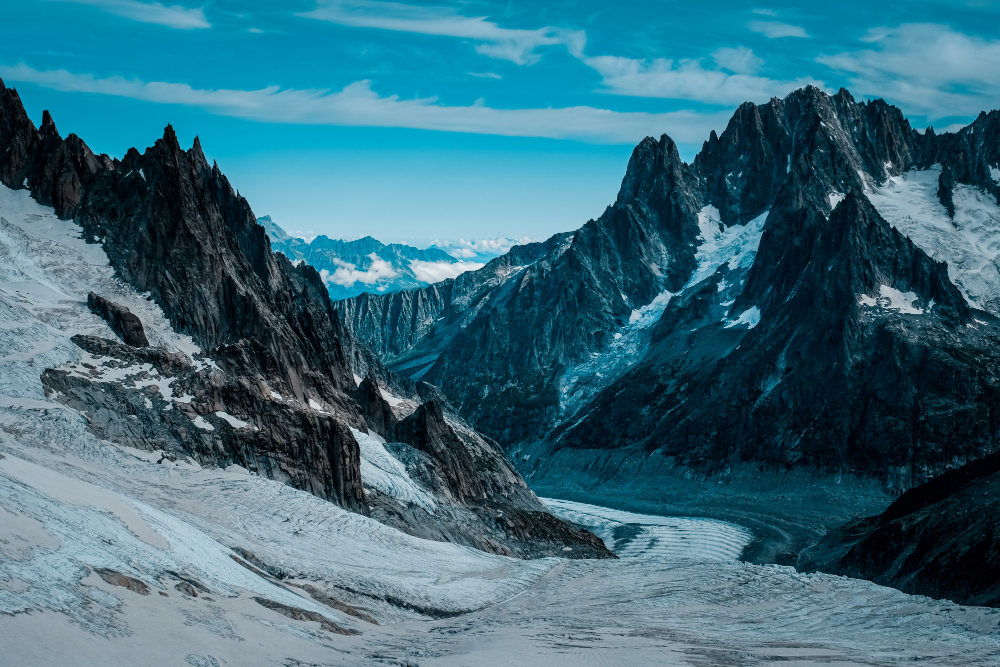 glacial valley mountains