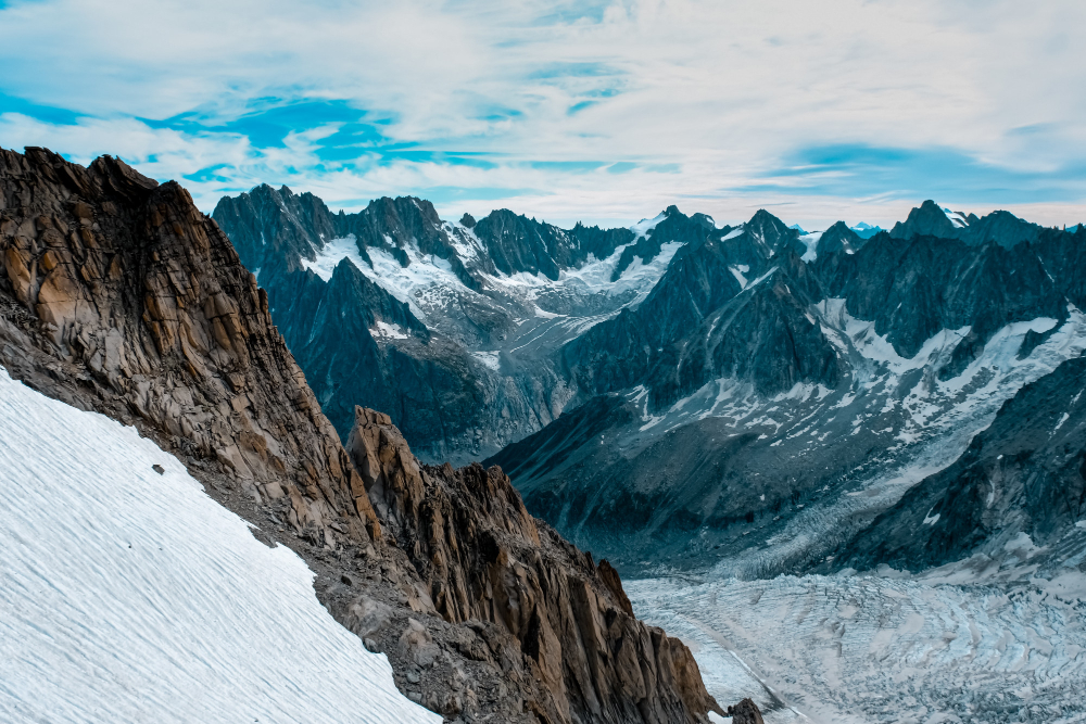 glacial valley mountains