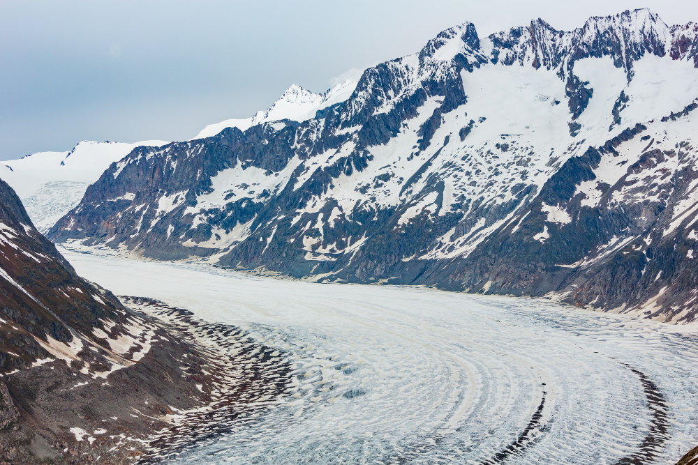 glacial valley mountains
