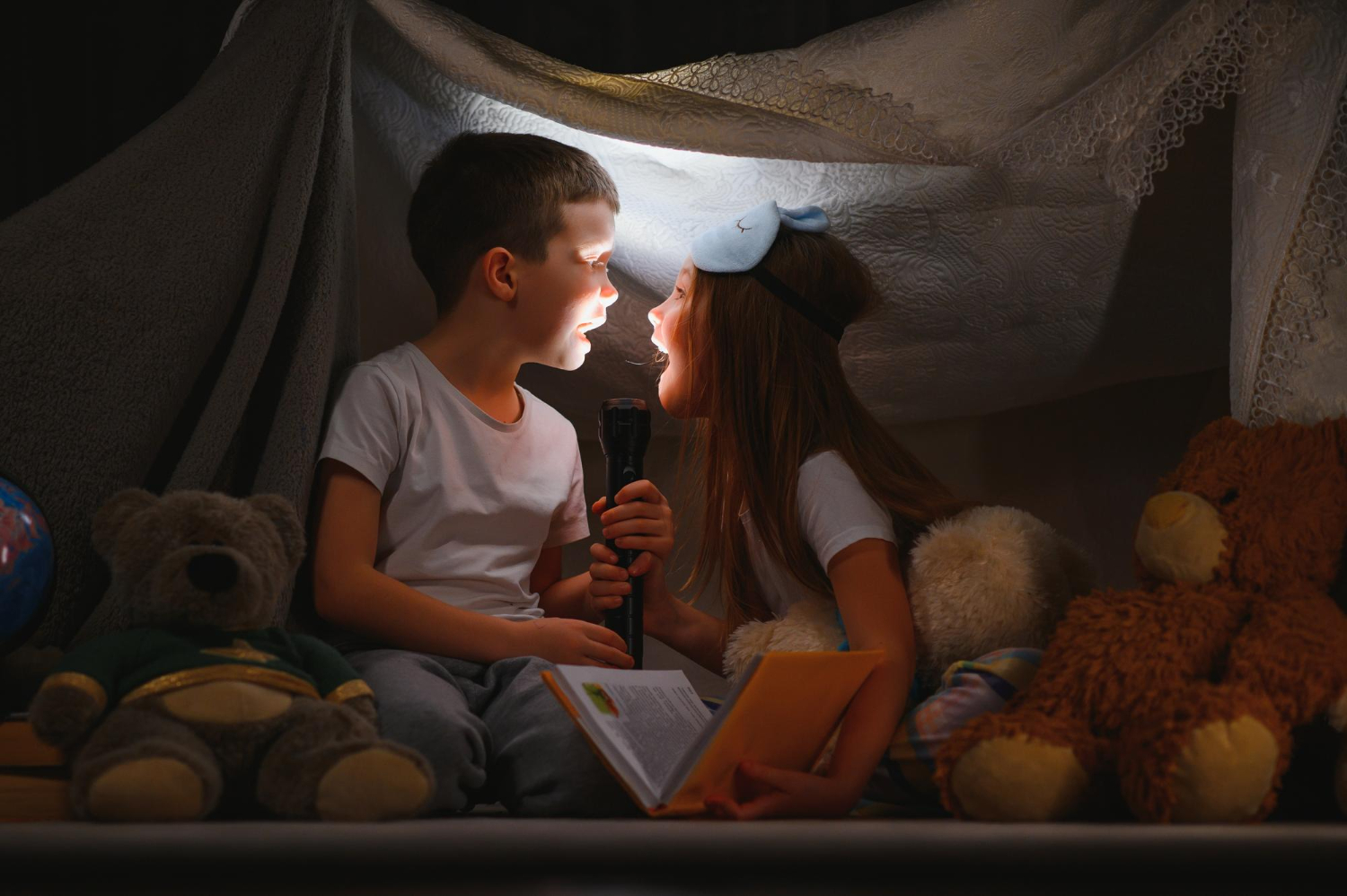 children blanket fort