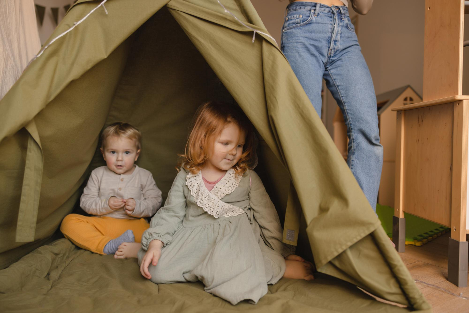 children blanket fort