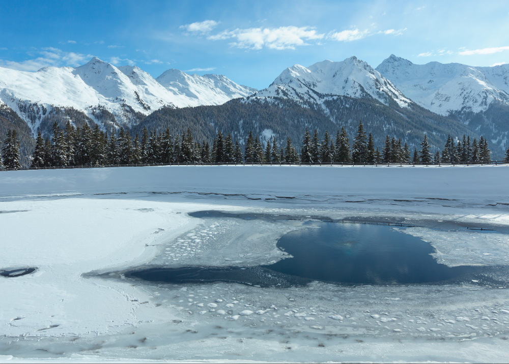 glacial valley mountains