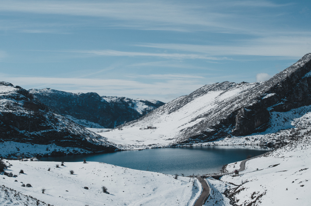 glacial valley mountains