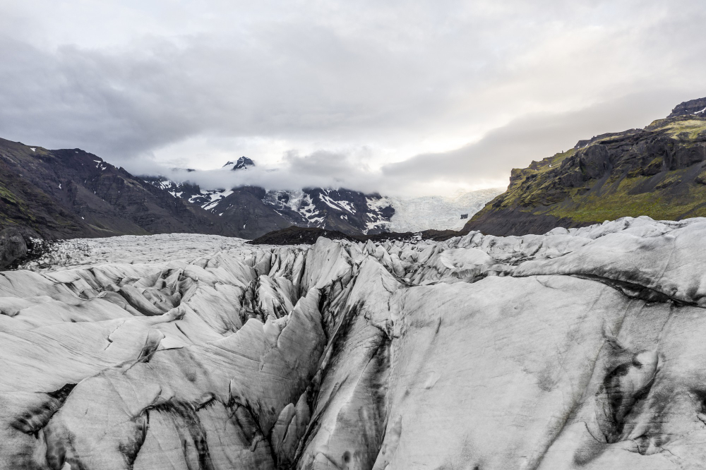 glacial valley mountains