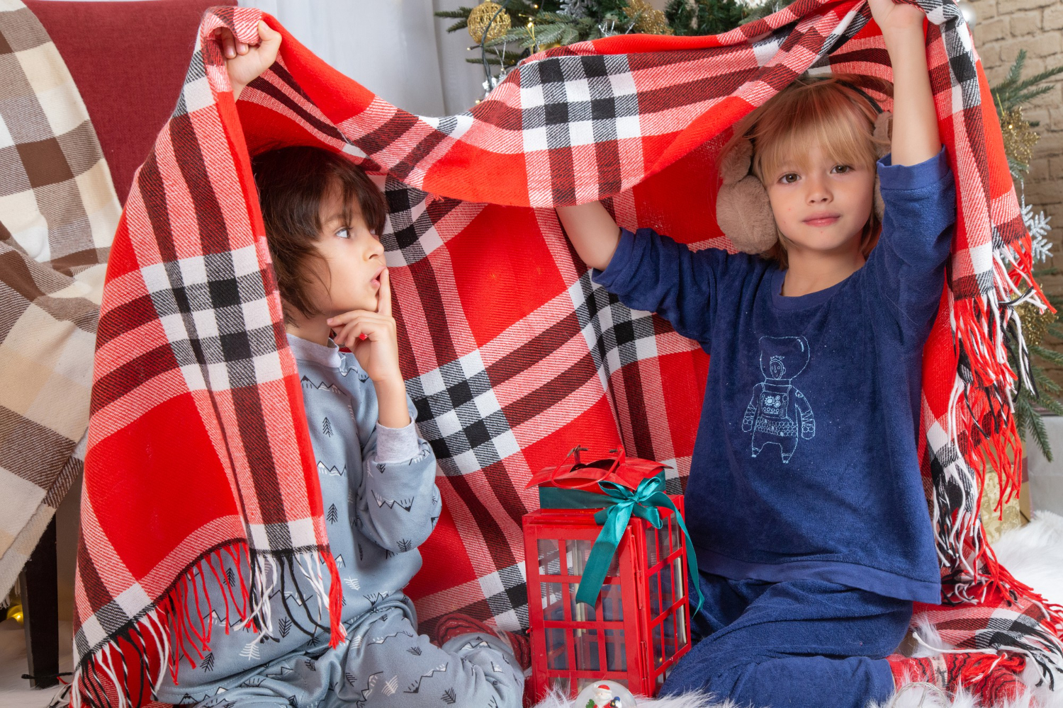 children blanket fort