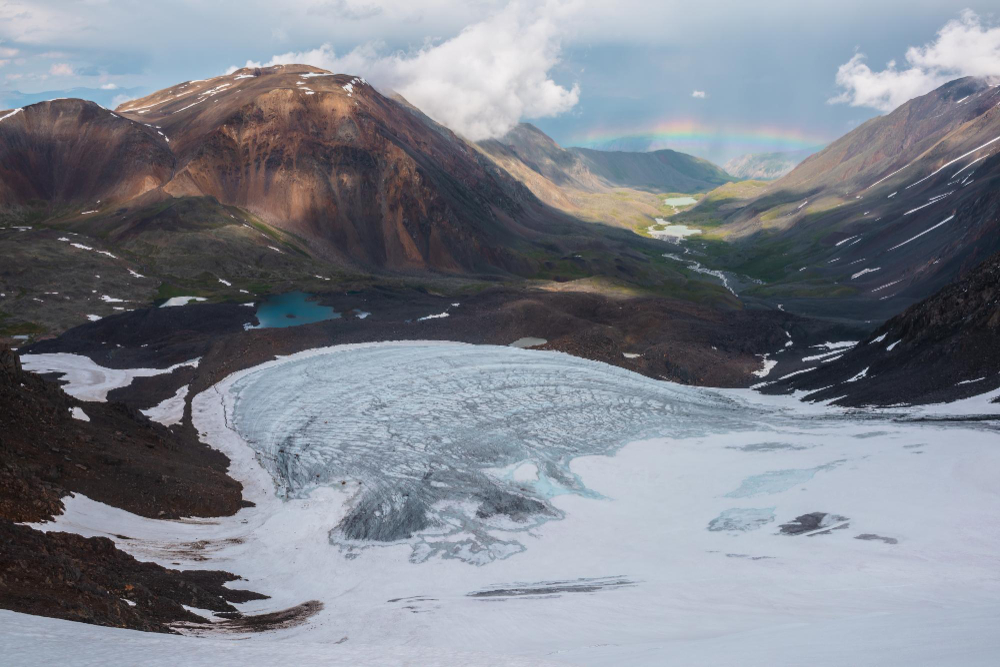 glacial valley mountains