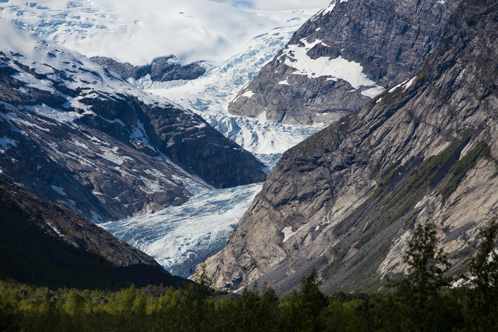 glacial valley mountains