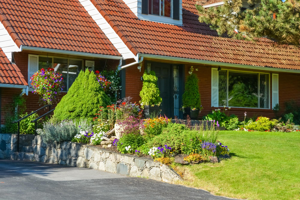 11 Things About the Front Garden That Nobody in the House Ever Actually Used