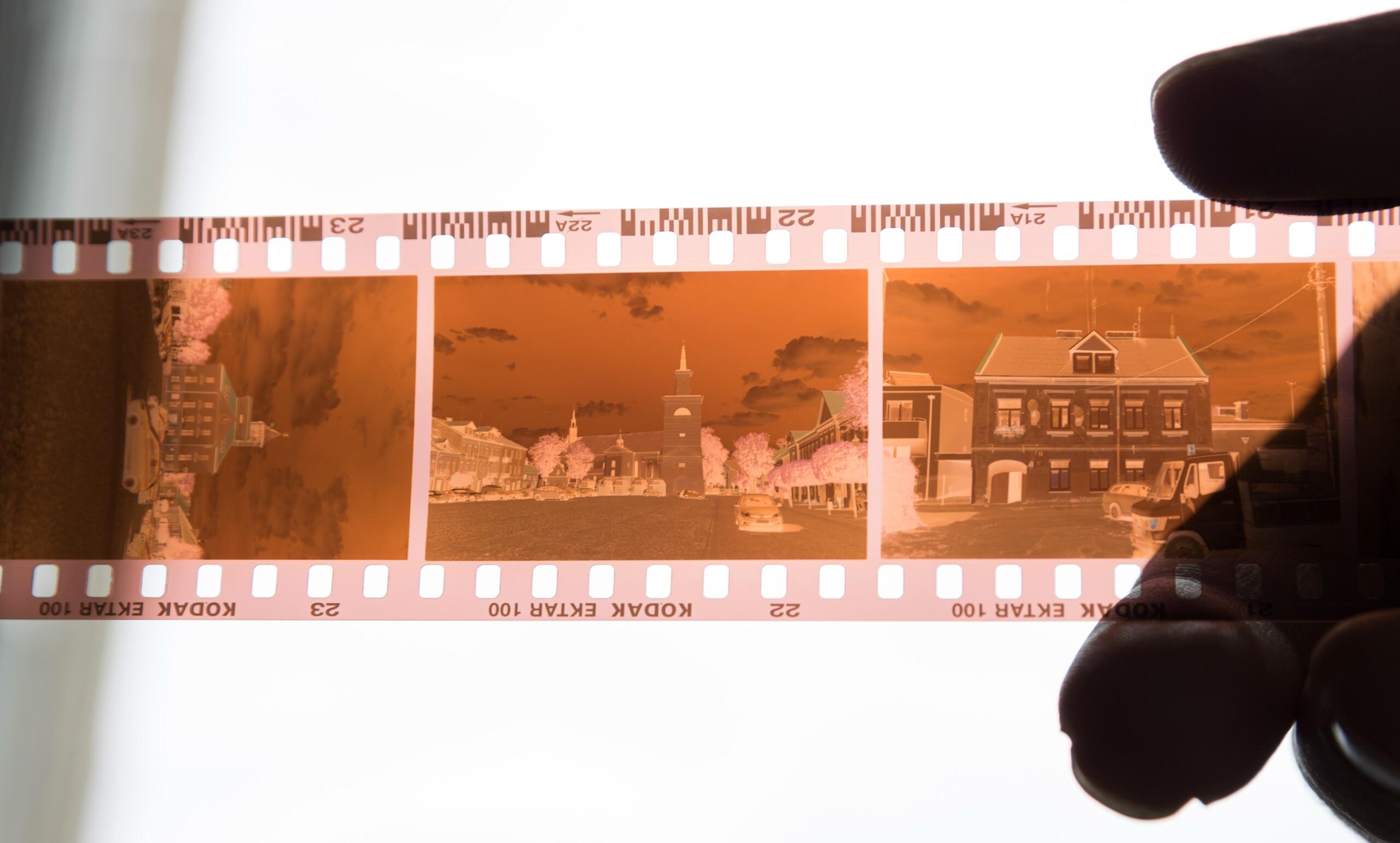 14 Things That Were Normal at a Film Processing Lab in 1965 That Digital Cameras Made Pointless
