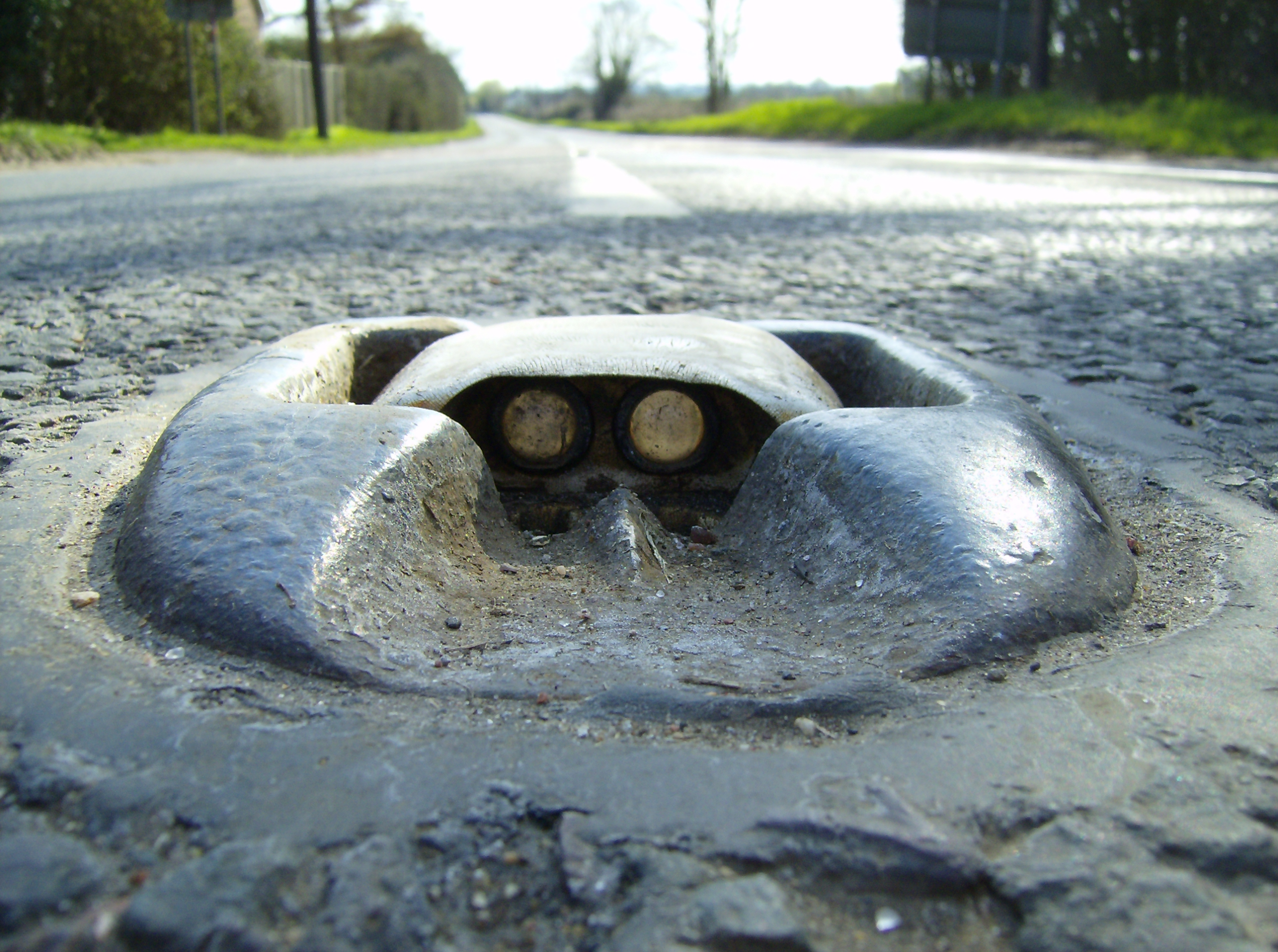 reflective road stud
