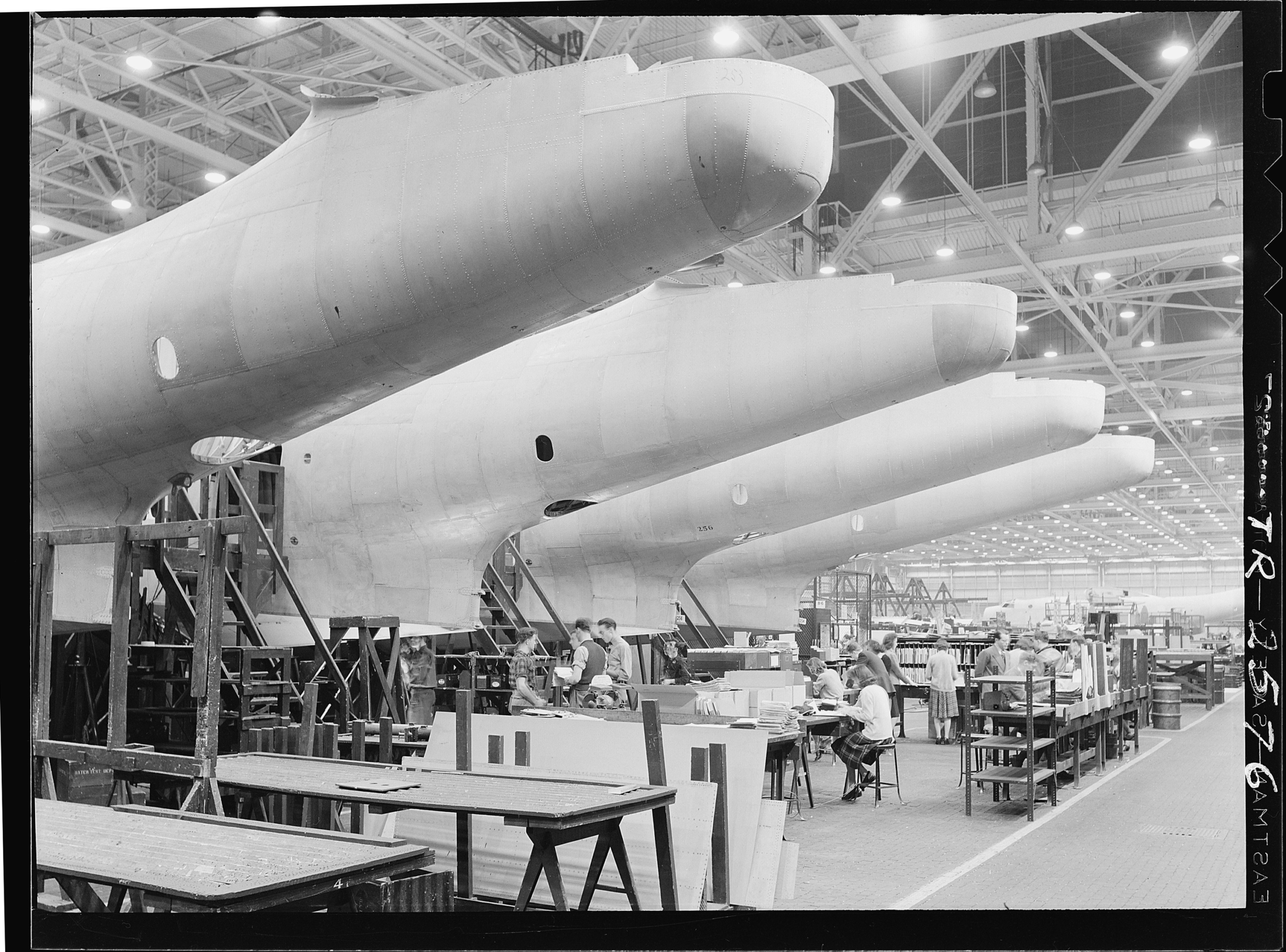 10 Things That Were Normal in an Aircraft Factory in 1960 That the Industry Has Entirely Abandoned