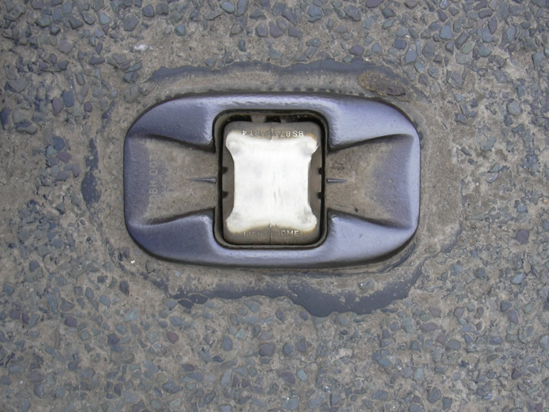 reflective road stud