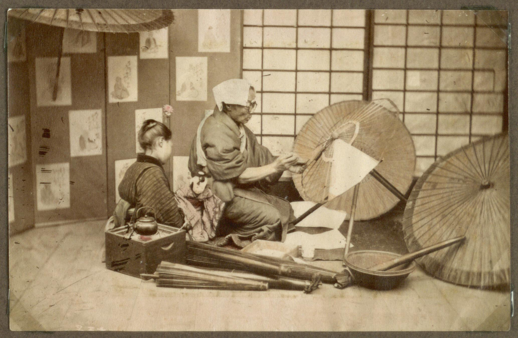 12 Things That Were Normal in an Umbrella Factory in 1960 Before the Object Became Disposable