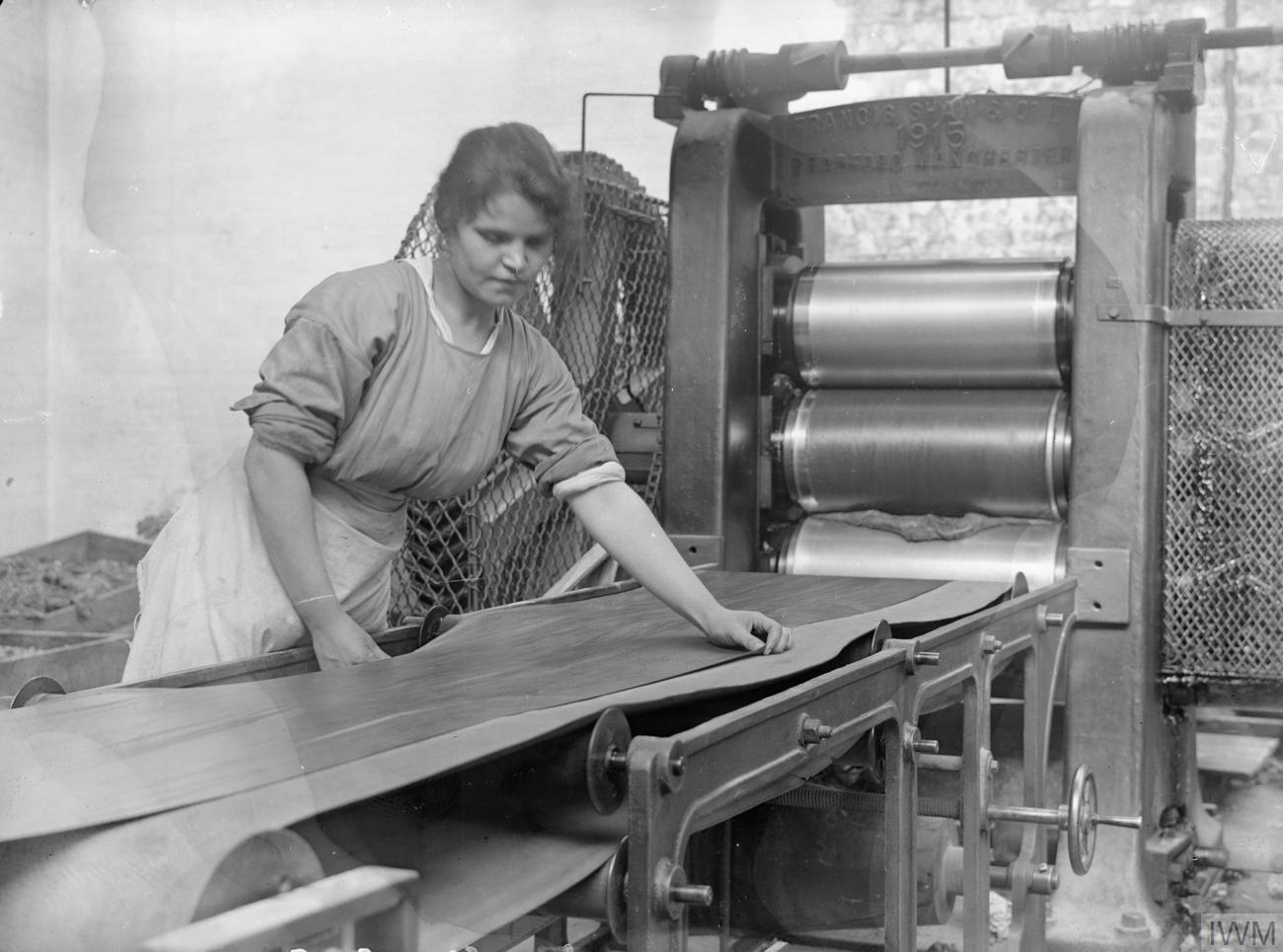 15 Things That Were Normal in a Linoleum Works in 1960 That Vinyl Flooring Made Obsolete Almost Overnight