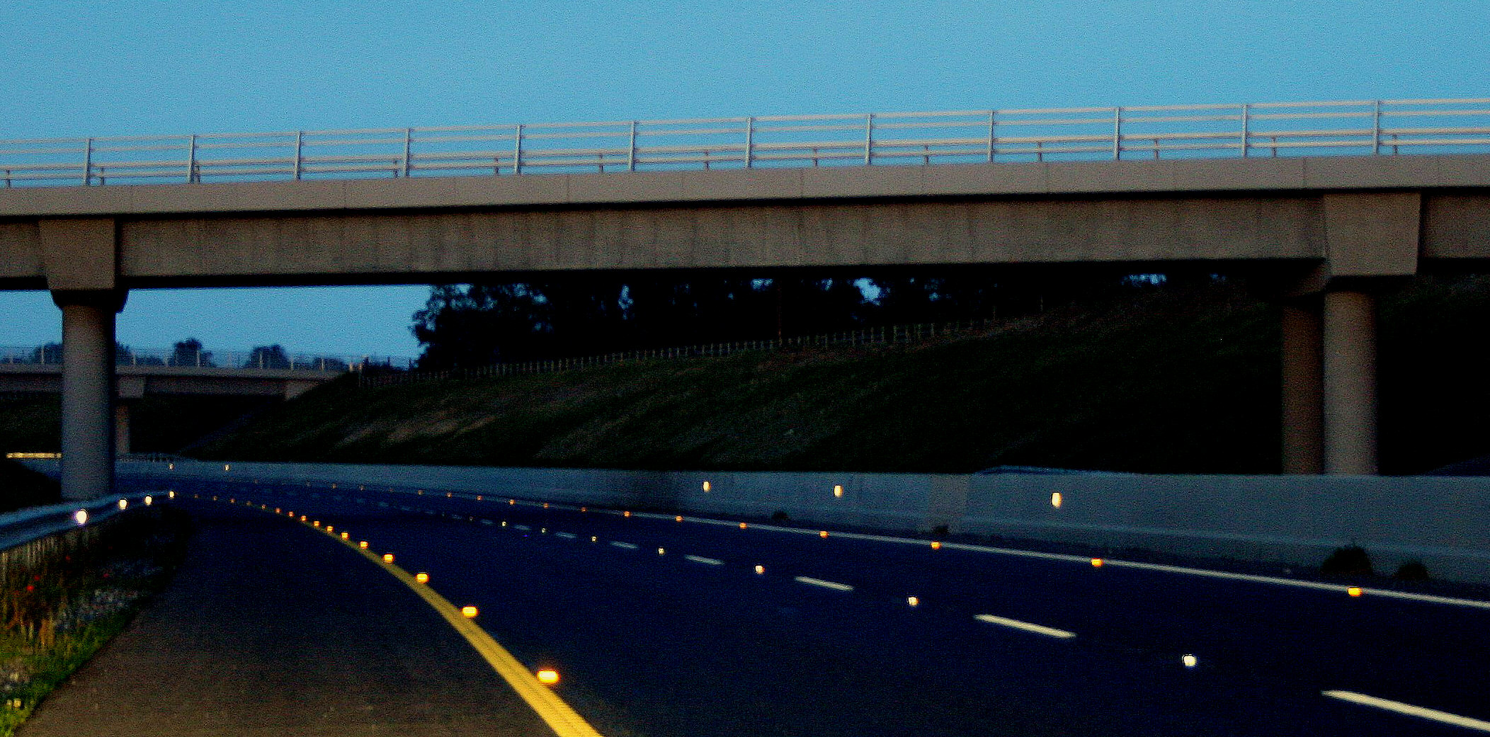 reflective road stud