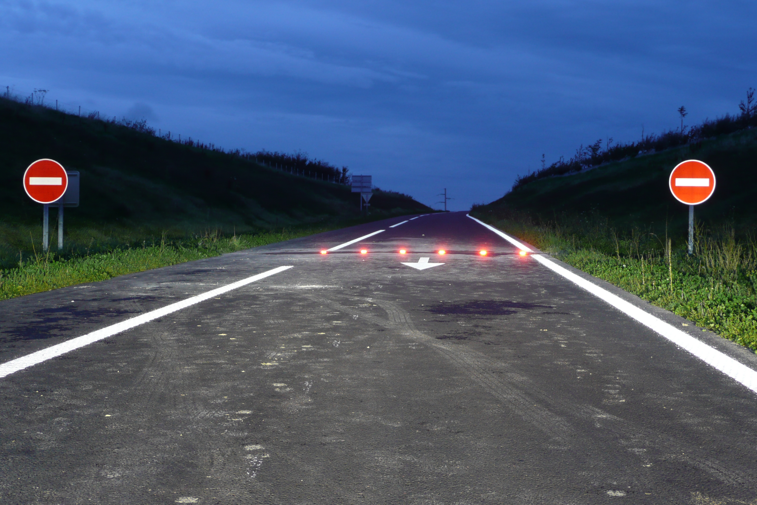 reflective road stud