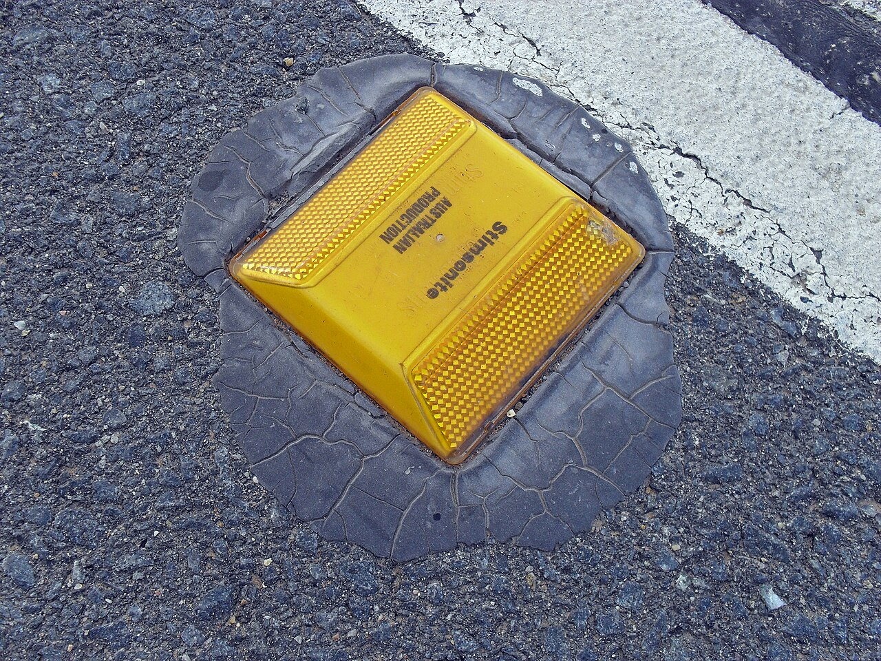 reflective road stud